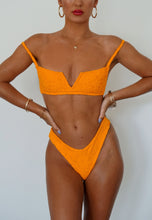 Load image into Gallery viewer, Mango Capri Bottom