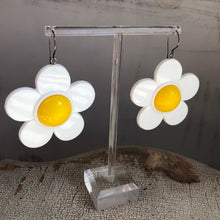Load image into Gallery viewer, Mod Mondo Daisy Drop Earrings
