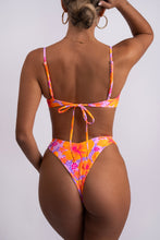Load image into Gallery viewer, Hibiscus Capri Bottom