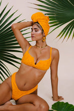Load image into Gallery viewer, Mango Capri Bottom