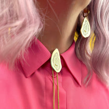 Load image into Gallery viewer, Oyster Earrings
