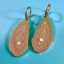 Load image into Gallery viewer, Oyster Earrings