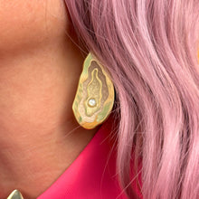 Load image into Gallery viewer, Oyster Earrings