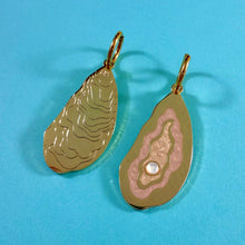 Load image into Gallery viewer, Oyster Earrings